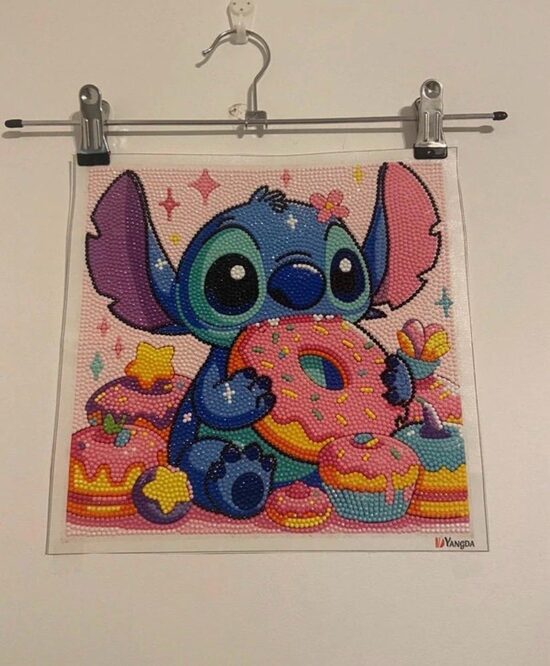 Cuadro "Stitch comiendo un donut"